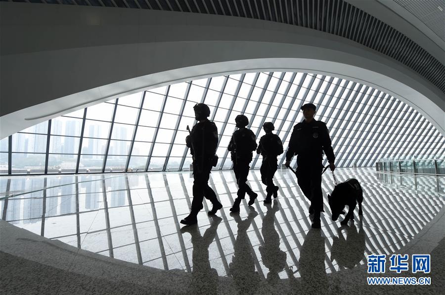 （社会）（4）重庆西站首次开展应急处突演练 