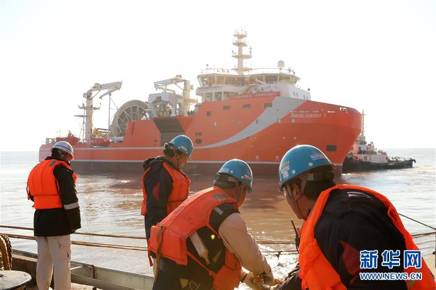 #（经济）（4）江苏南通：新型海洋原油转驳船出海试航