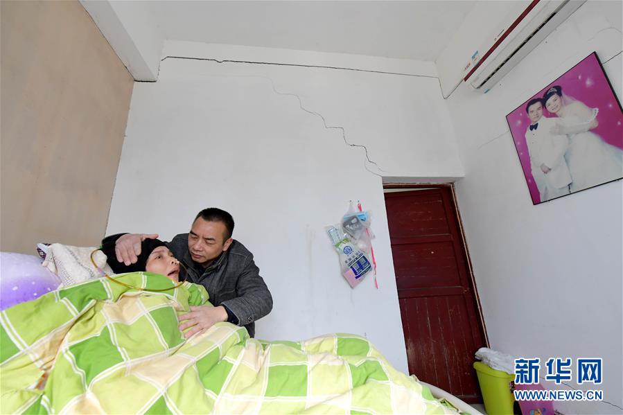 (图片故事)(1)牵了手 一辈子