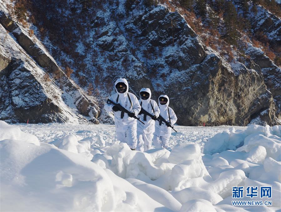 #（社会）（1）坚守在严冬——黑龙江塔河边防官兵极寒天气徒步巡边