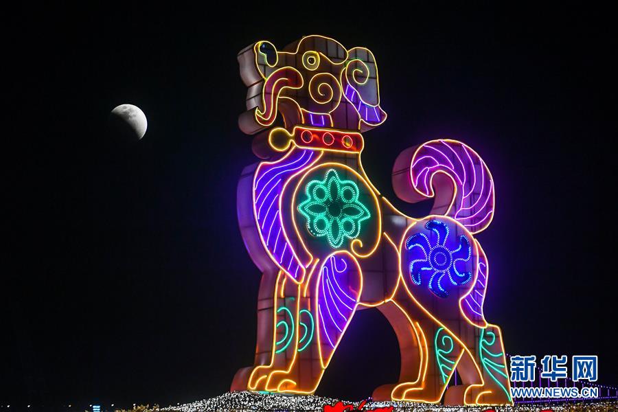 （社会）（8）天幕上演月全食美景 华夏共度&ldquo;红月亮之夜&rdquo;