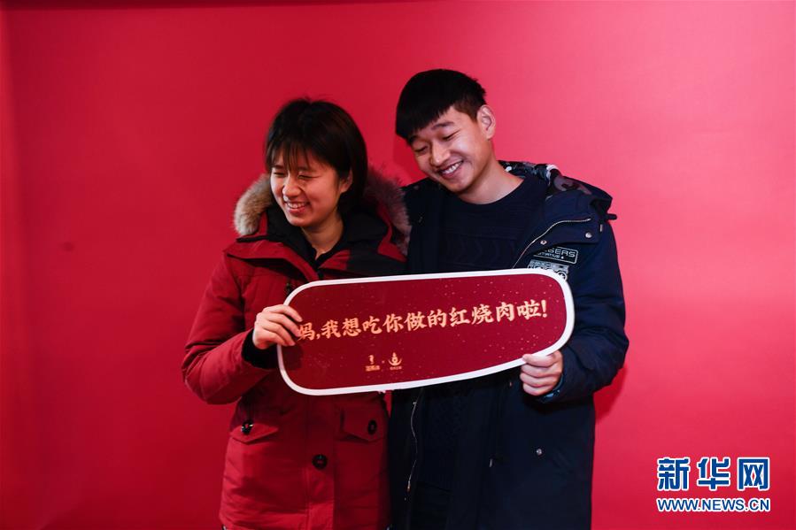 （关注春运）（1）火车站的&ldquo;幸福照相馆&rdquo;