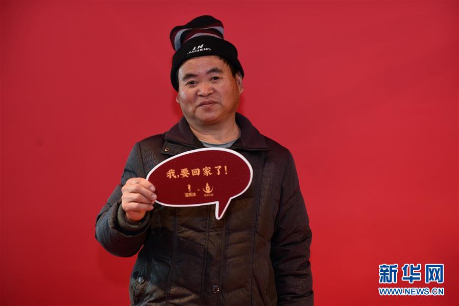 （关注春运）（2）火车站的&ldquo;幸福照相馆&rdquo;