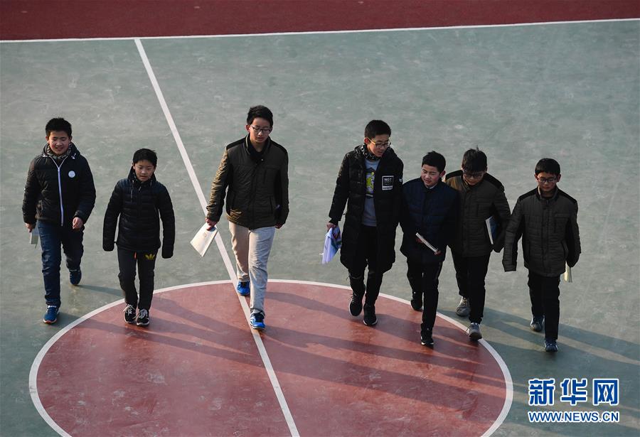 (关注春运·图片故事)(13)求学“小候鸟”千里归巢记——放假启程