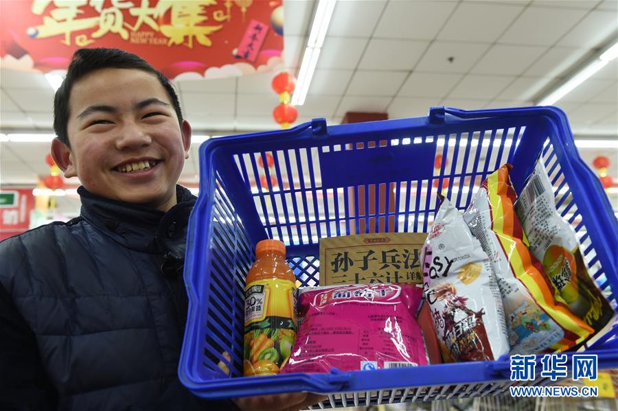 （关注春运&middot;图片故事）（10）求学&ldquo;小候鸟&rdquo;千里归巢记&mdash;&mdash;放假启程