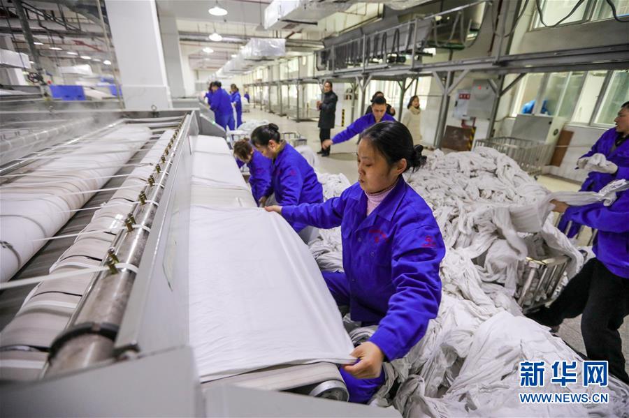 （关注春运）（4）春运幕后&mdash;&mdash;走近列车卧具&ldquo;洗涤工&rdquo;