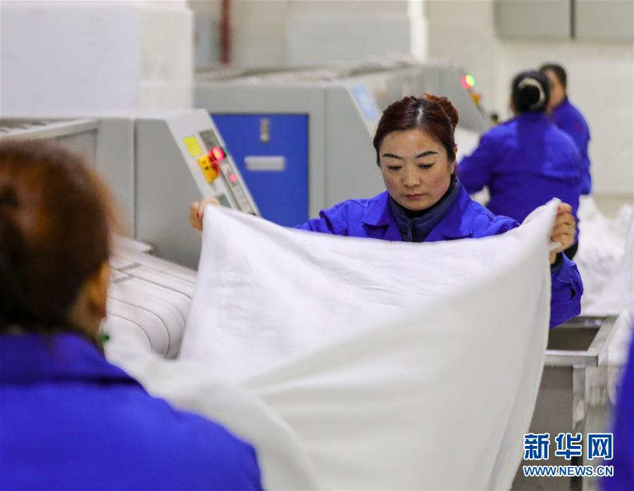 （关注春运）（5）春运幕后&mdash;&mdash;走近列车卧具&ldquo;洗涤工&rdquo;