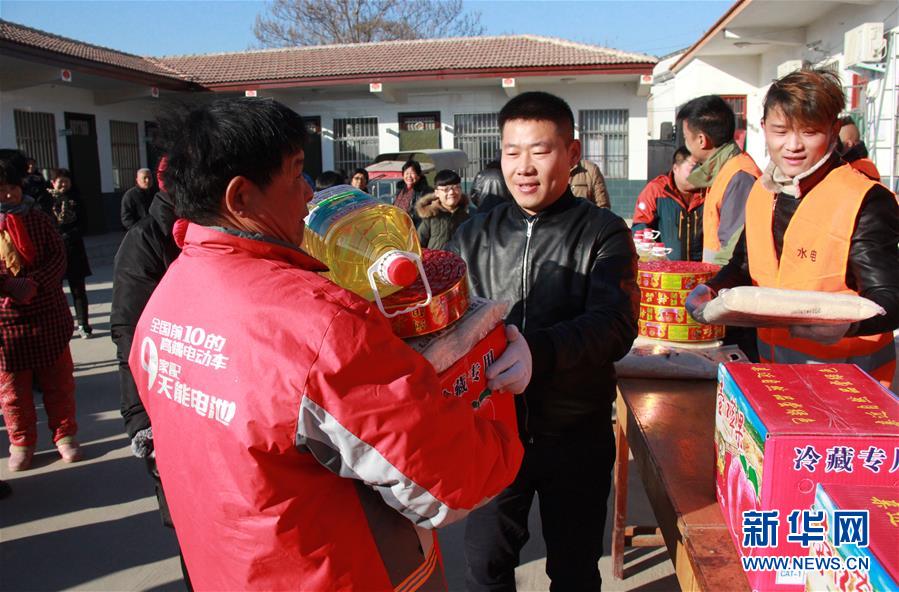 （社会）（1）春节回乡献爱心
