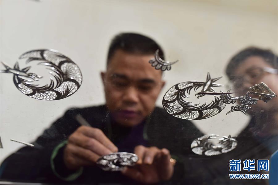 #（关注非遗）（4）贵州丹寨：苗族银饰锻制技艺