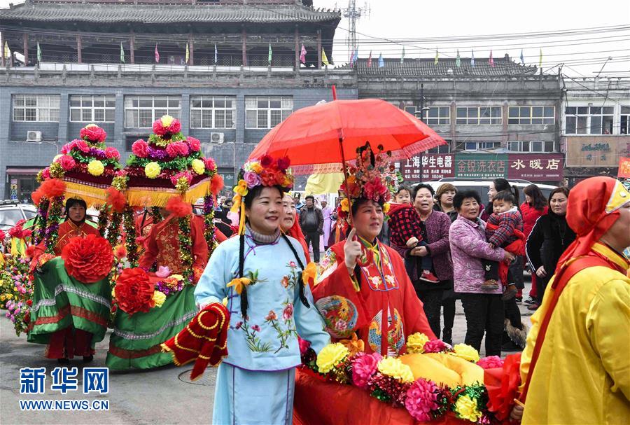 #（社会）（2）民俗踩街闹新春