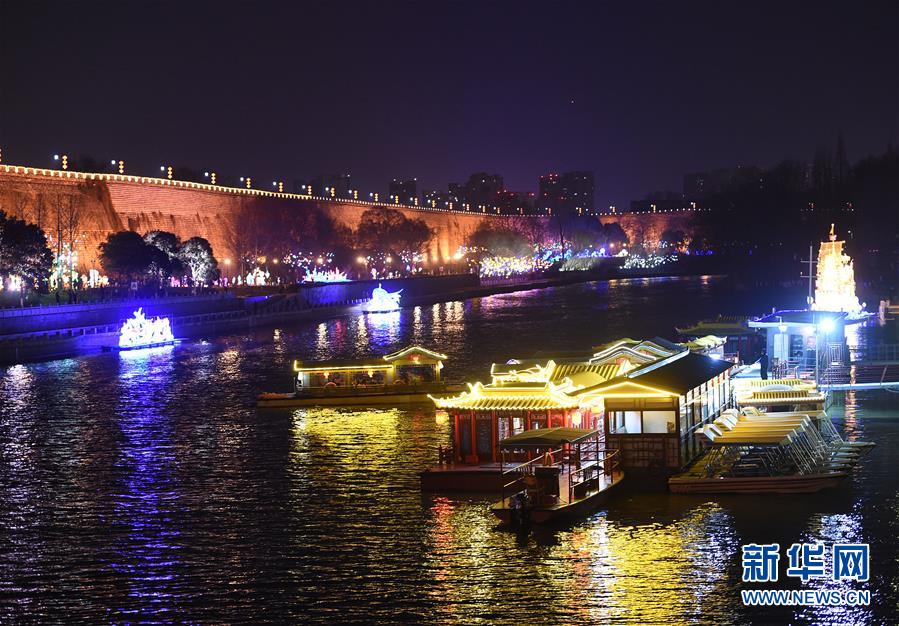 （社会）（1）南京：秦淮灯会亮灯
