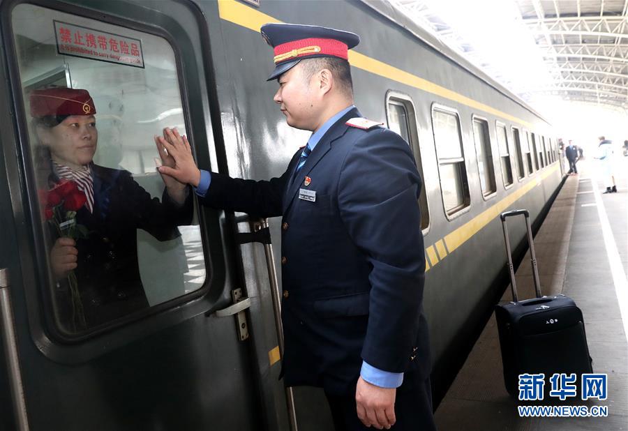 （新春走基层）（1）匆匆一面 聚散依依