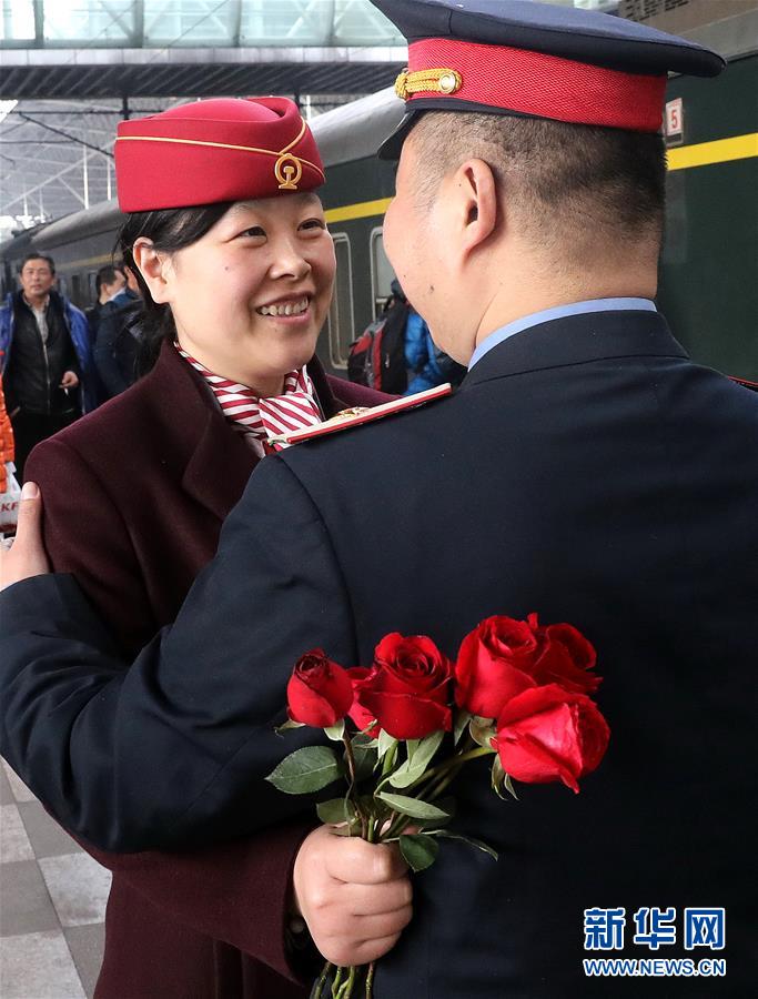 （新春走基层）（2）匆匆一面 聚散依依