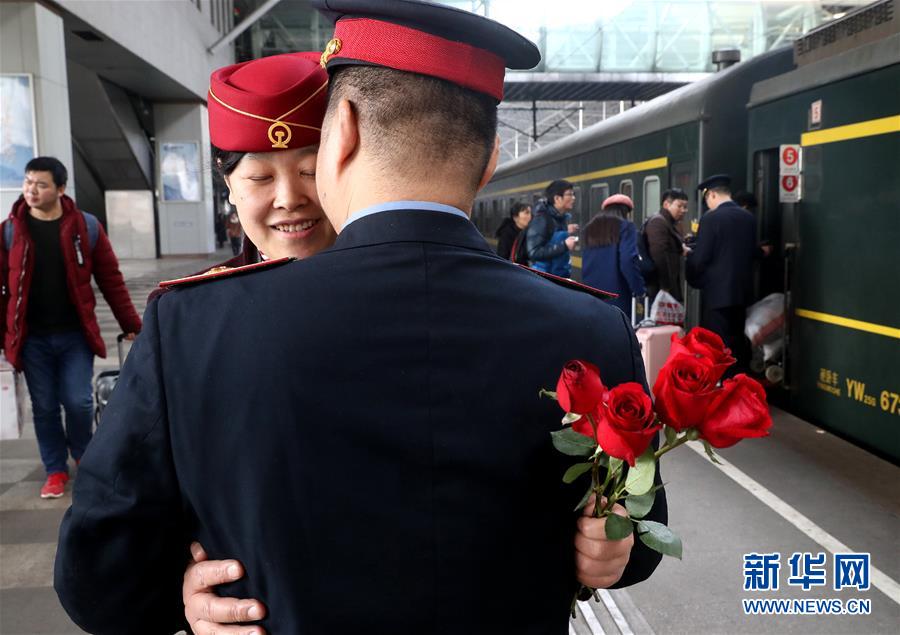 （新春走基层）（3）匆匆一面 聚散依依