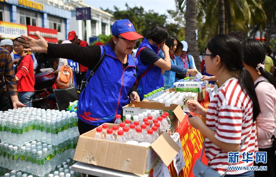 （社会）（4）温暖回家路 堵路不堵心