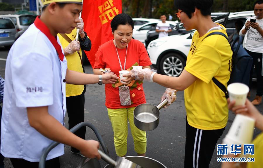 （社会）（3）温暖回家路 堵路不堵心