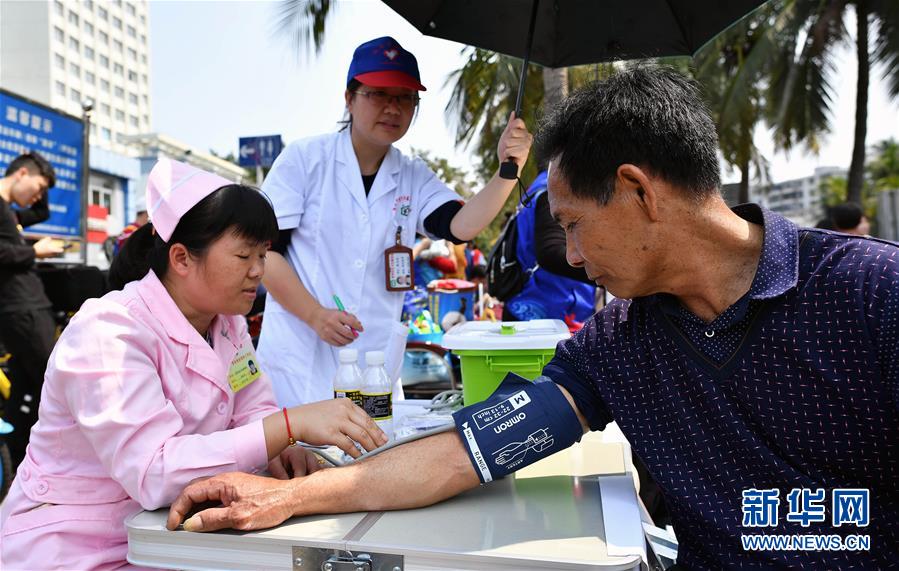 （社会）（1）温暖回家路 堵路不堵心