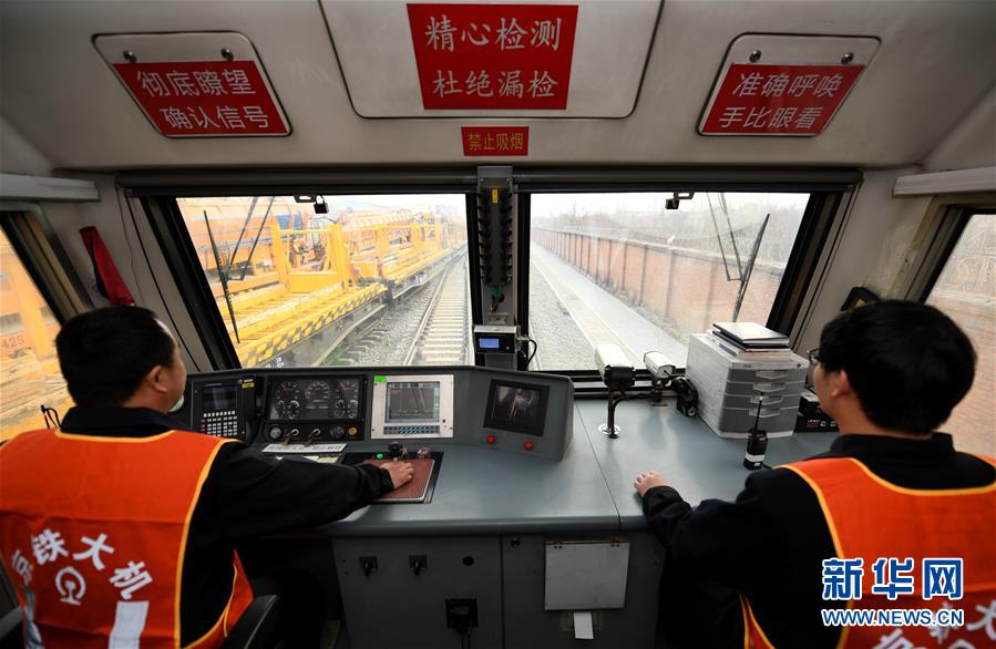 （新春走基层）（4）走近&ldquo;钢轨医生&rdquo;&mdash;&mdash;钢轨探伤车