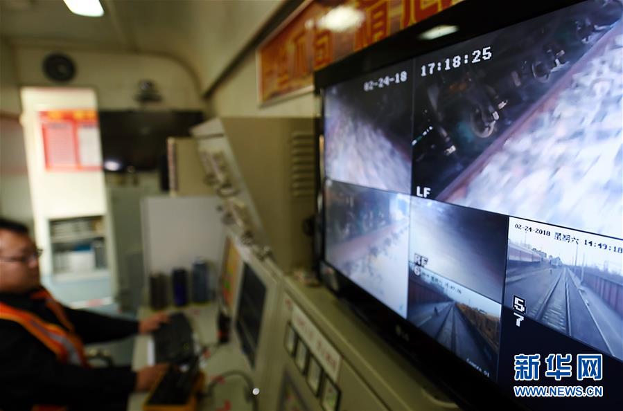 （新春走基层）（5）走近&ldquo;钢轨医生&rdquo;&mdash;&mdash;钢轨探伤车