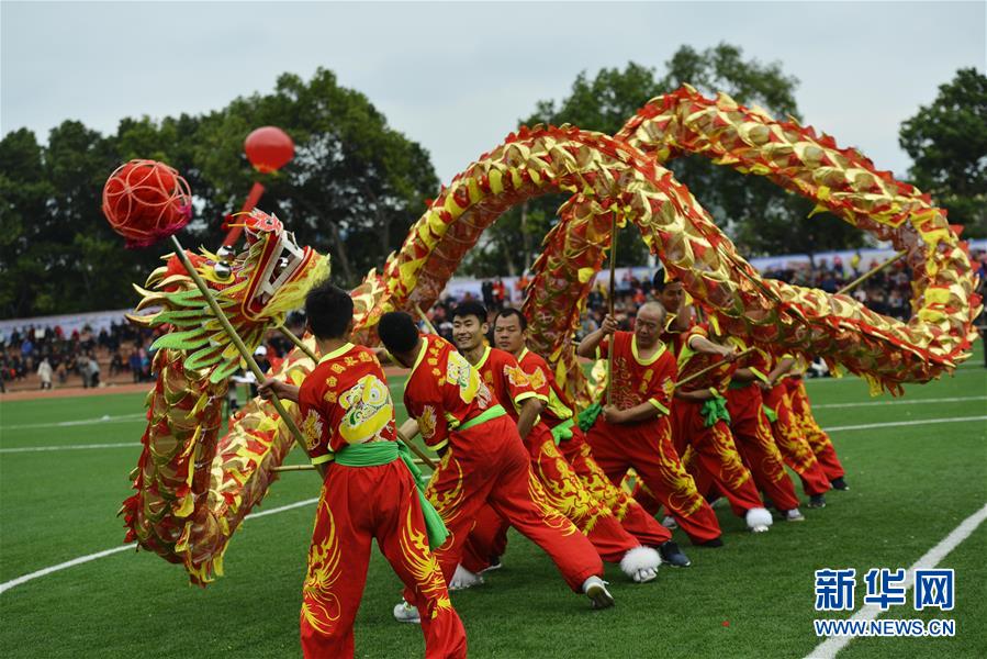 #（文化）（1）广西贺州举行龙狮争霸赛