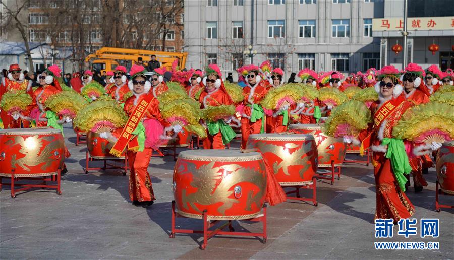 （图文互动）（1）东北&ldquo;秧歌城&rdquo;元宵节千人秧歌闹出&ldquo;幸福味&rdquo; 