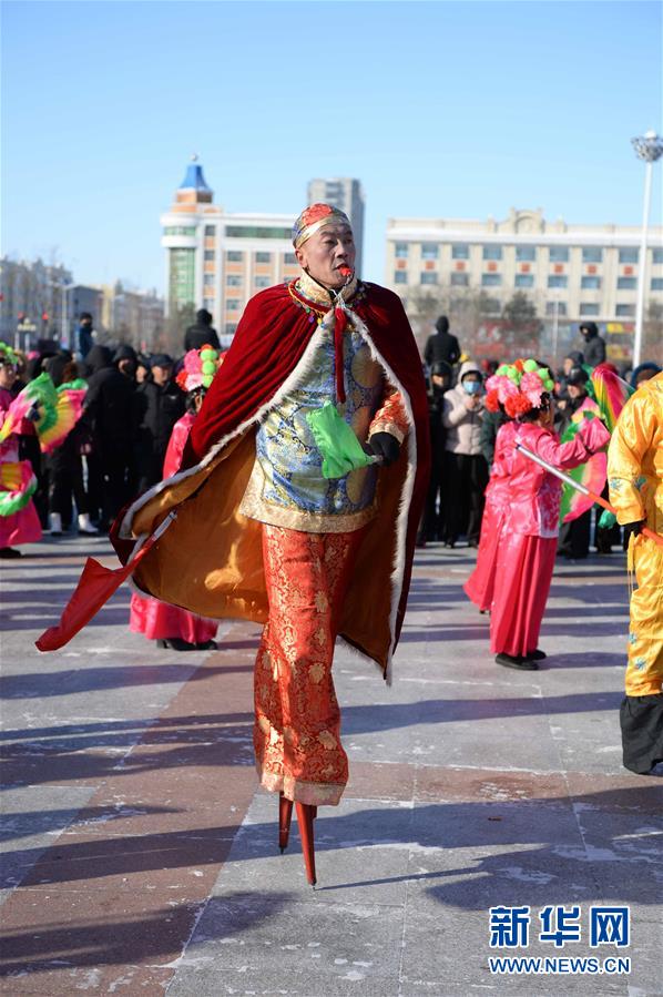（图文互动）（2）东北&ldquo;秧歌城&rdquo;元宵节千人秧歌闹出&ldquo;幸福味&rdquo; 