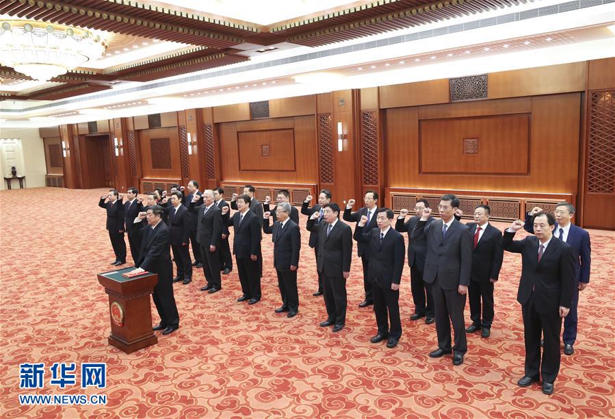 （兩會）國務院部長、委員會主任、中國人民銀行行長、審計長進行憲法宣誓