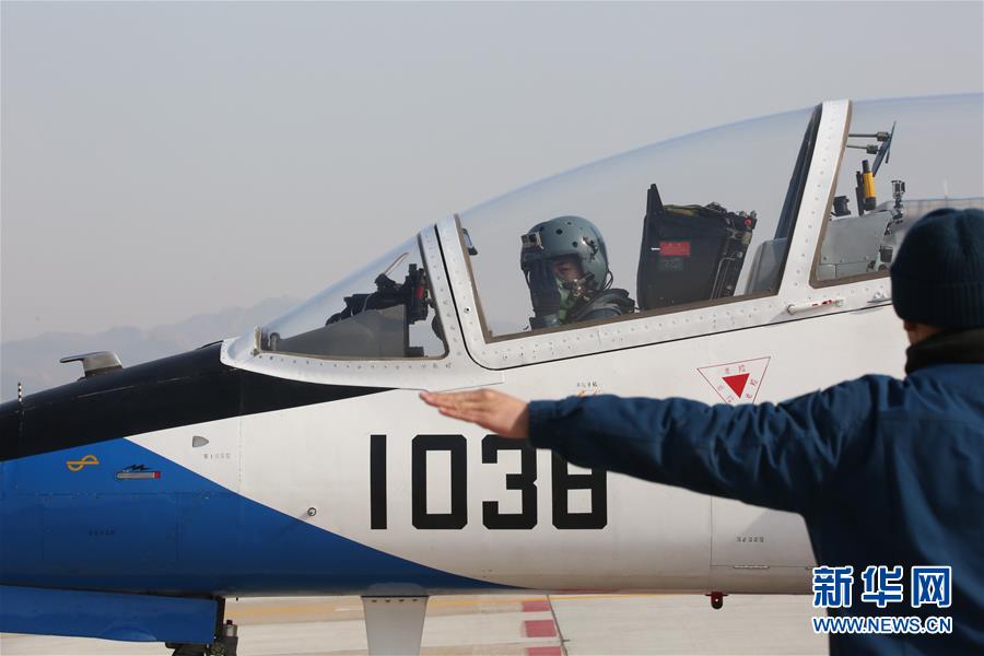 （图文互动）（1）空军首次在飞行院校推广教-8飞机失速尾旋训练 