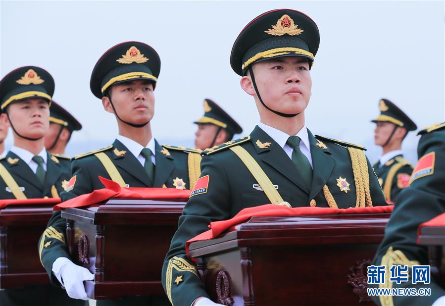 （国际）（4）中韩举行第五批在韩中国人民志愿军烈士遗骸交接仪式