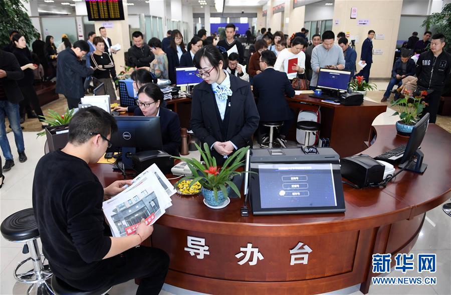 （习近平新时代中国特色社会主义思想在基层·改革发展新气象·图文互动）（3）浙江“最多跑一次”：改革越走越深，群众越跑越顺