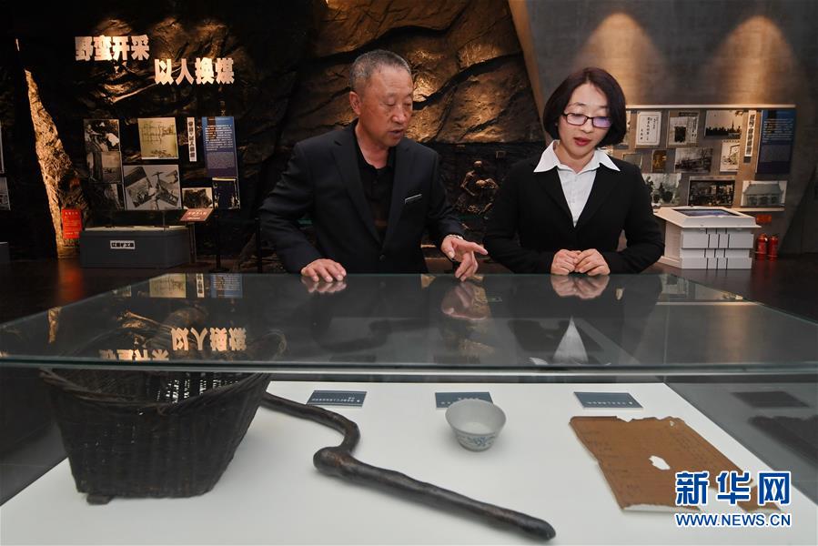 (图片故事)(3)吉林辽源矿工墓父女“守墓人”