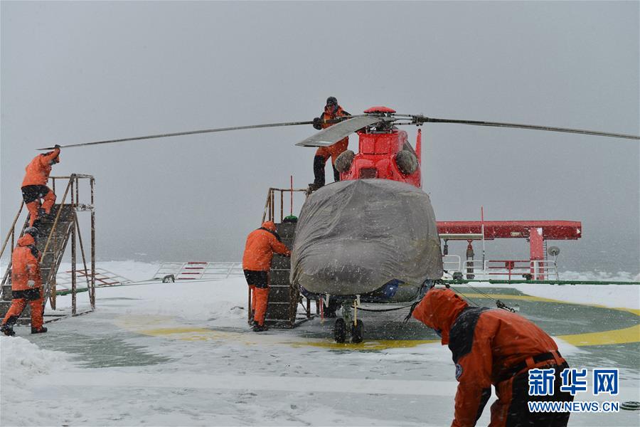 （第34次南极科考&middot;图文互动）（6）为&ldquo;雪龙&rdquo;船插上&ldquo;翅膀&rdquo;&mdash;&mdash;记中国第34次南极科考队直升机机组
