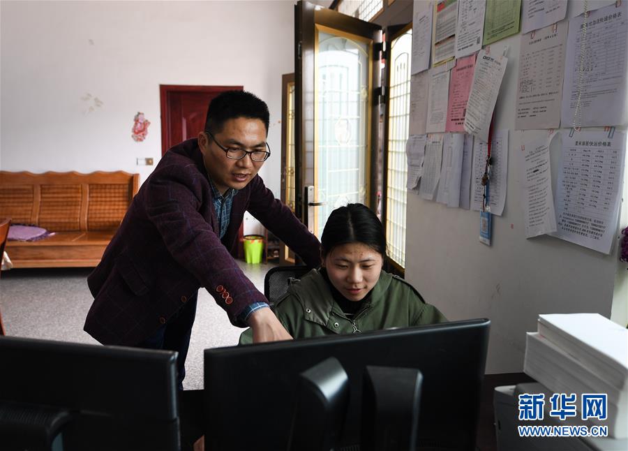 （习近平新时代中国特色社会主义思想在基层&middot;党的建设新进展&middot;图文互动）（1）党建强 百姓富 江苏宿迁&ldquo;支部+电商&rdquo;引领奔小康