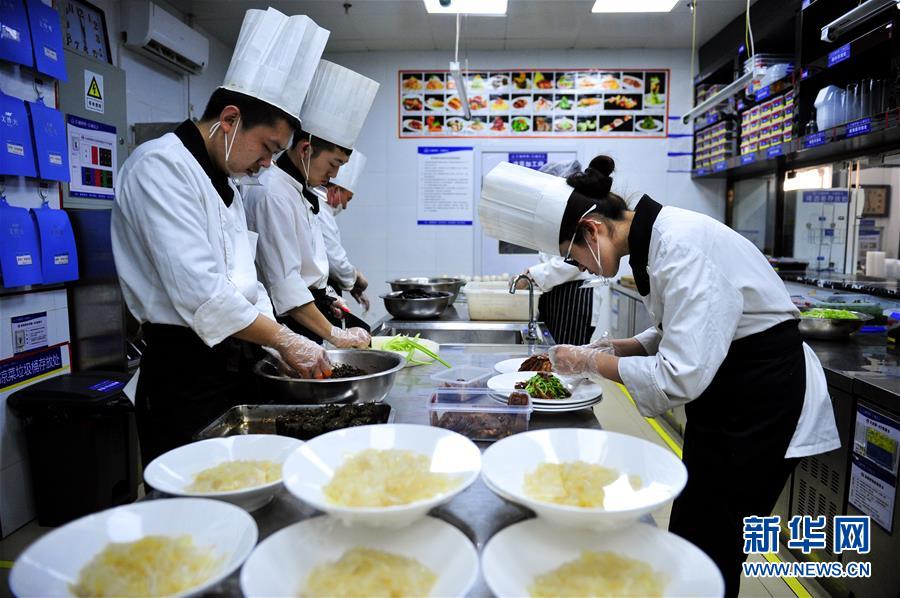 内蒙古包头:科学管理保障饮食安全