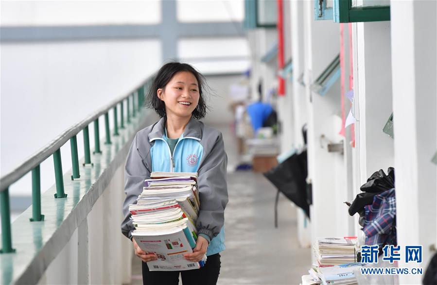 （社会）（2）苗山脱贫影像志&mdash;&mdash;高三学生的大学梦 