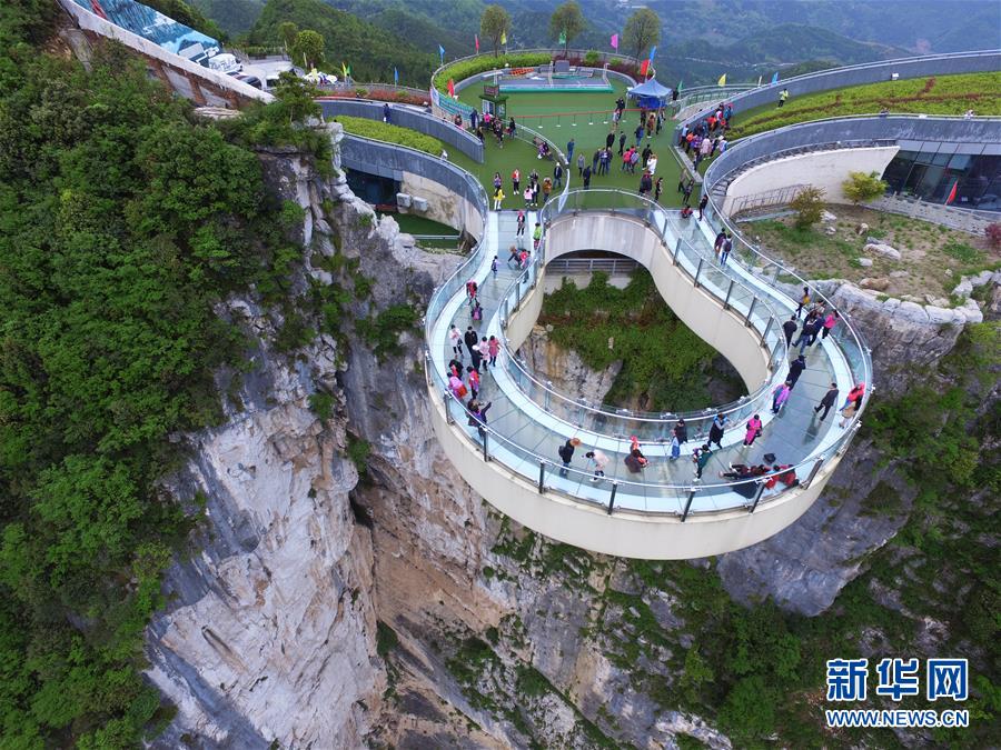 （社会）（2）重庆云阳：空中俯瞰绝壁廊桥