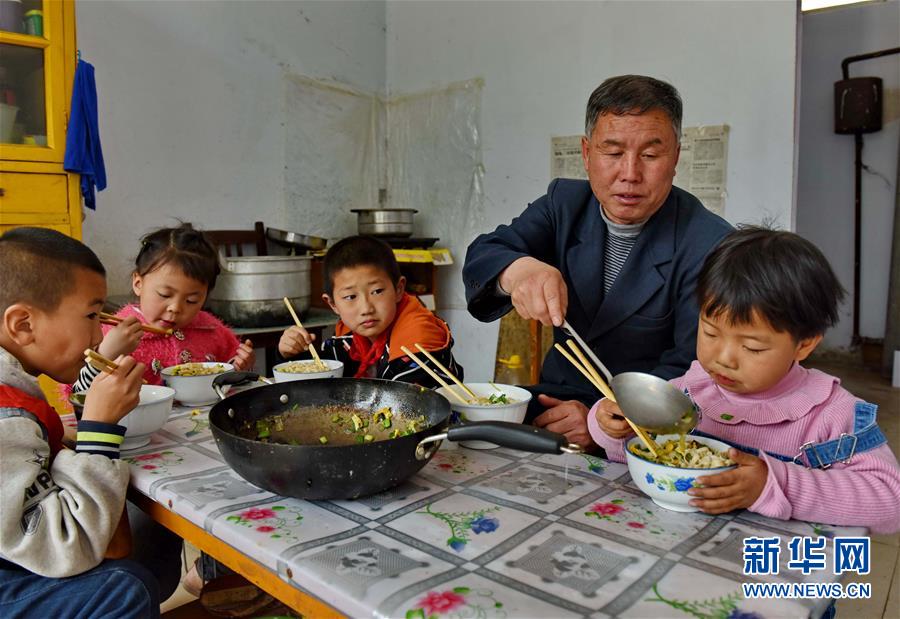 （图片故事）（8）侯增喜：45年乡村教育的坚守