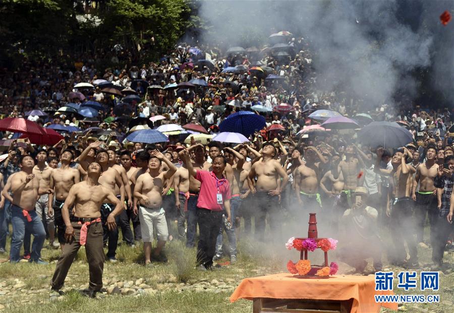 #（文化）（1）广西三江：&ldquo;三月三&rdquo; 抢花炮