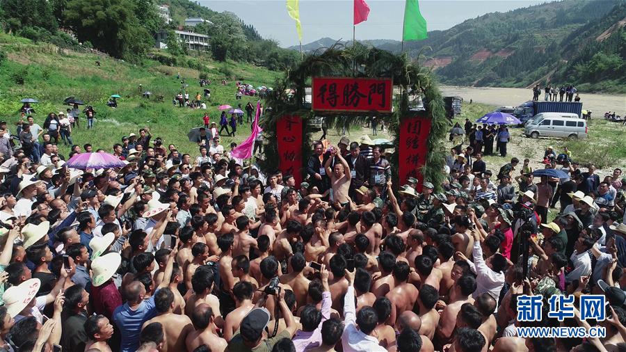 #（文化）（3）广西三江：&ldquo;三月三&rdquo; 抢花炮