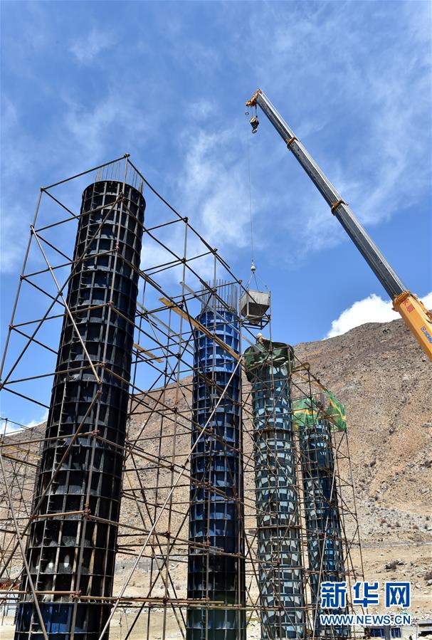 （经济）（3）拉萨至那曲高等级公路控制性工程建设进展顺利