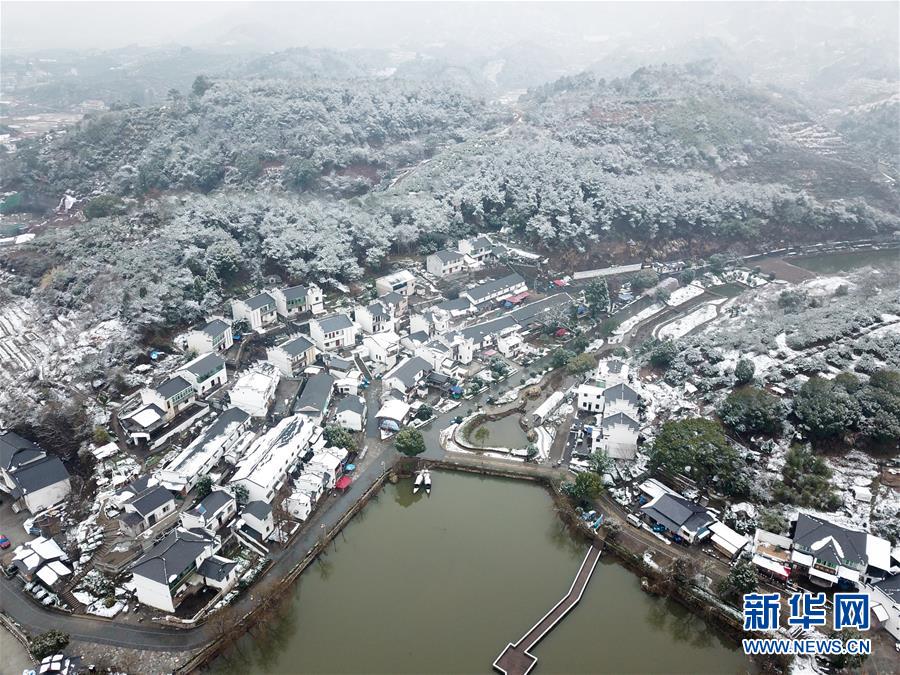 （新华全媒头条&middot;图文互动）（8）新华社评论员：厚植生态文明 耕耘美丽中国