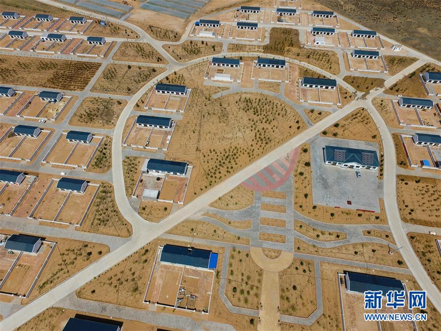 （社会）（1）内蒙古鄂托克前旗：易地搬迁&ldquo;挪穷窝&rdquo; 设施农业稳脱贫