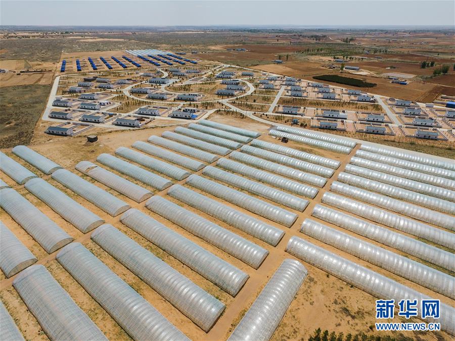 （社会）（7）内蒙古鄂托克前旗：易地搬迁&ldquo;挪穷窝&rdquo; 设施农业稳脱贫