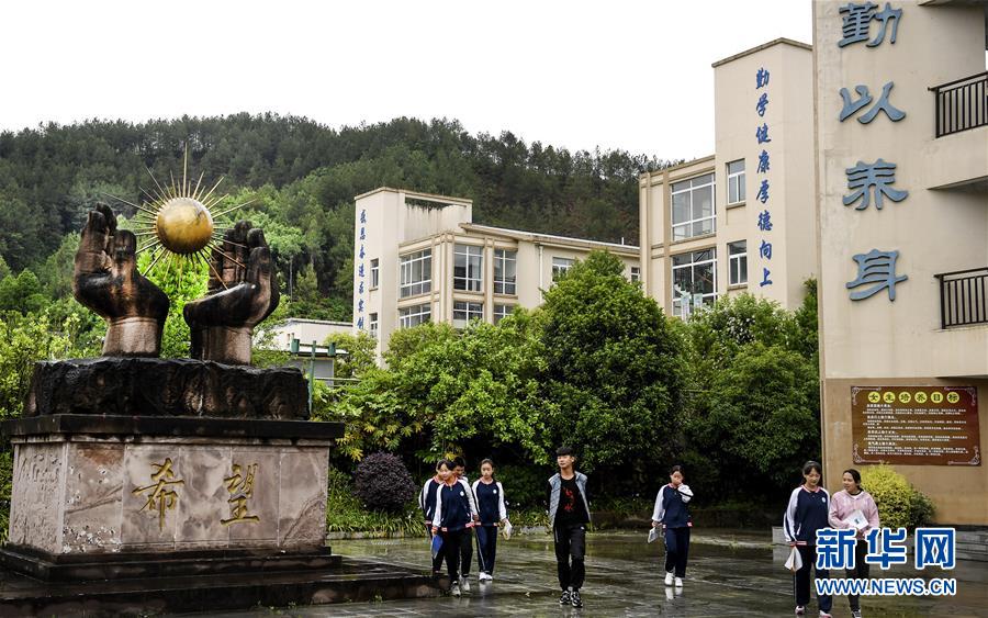 (社会)(5)震后十年 木鱼中学巨变