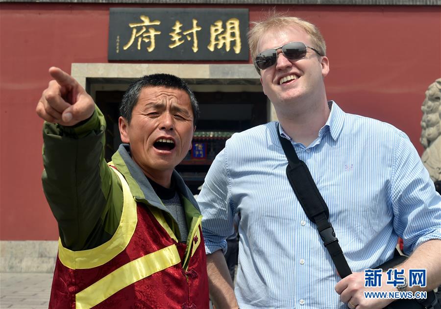 （图片故事）（1）精通英语的&ldquo;骆驼祥子&rdquo;