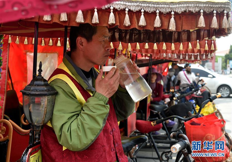 （图片故事）（8）精通英语的&ldquo;骆驼祥子&rdquo;