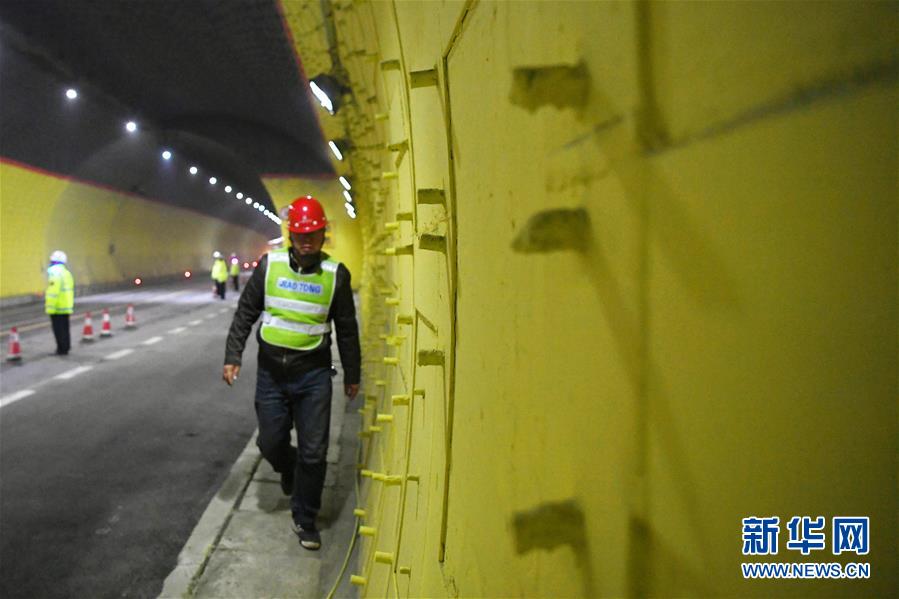 （图文互动）（2）甘肃折达公路考勒隧道存在质量问题的隧段完成加固维修任务