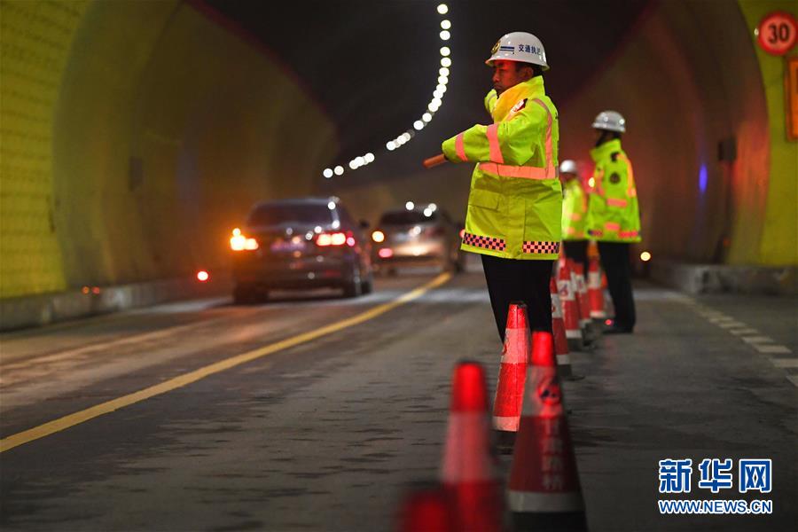 （图文互动）（4）甘肃折达公路考勒隧道存在质量问题的隧段完成加固维修任务