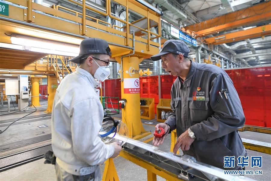 高铁铆工李学忠的传奇匠心