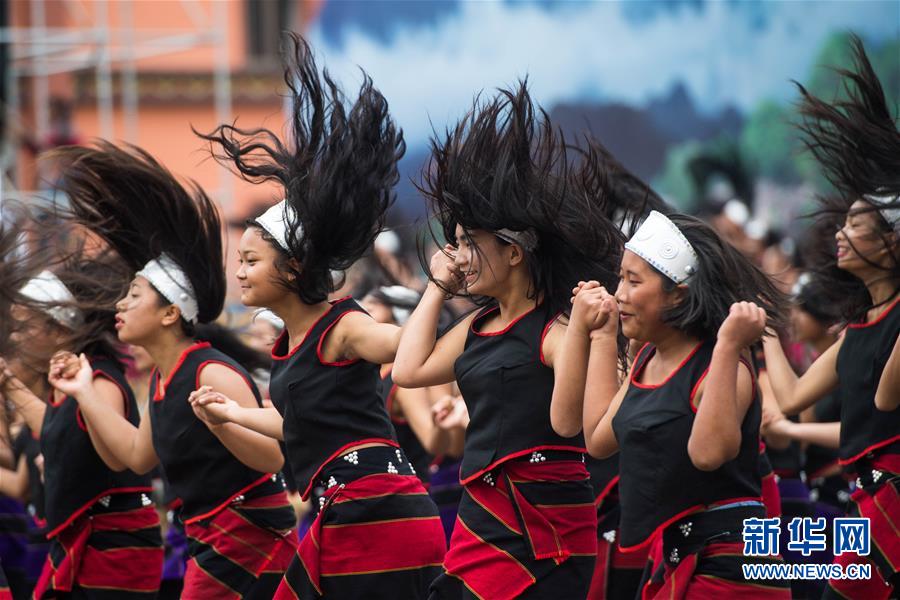 （社会）（2）&ldquo;摸你黑&rdquo;大狂欢